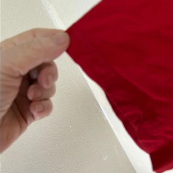 THE NIKE TEE Red Tee with Camouflage Logo. Size Medium. 100% Cotton - Picture 3 of 5